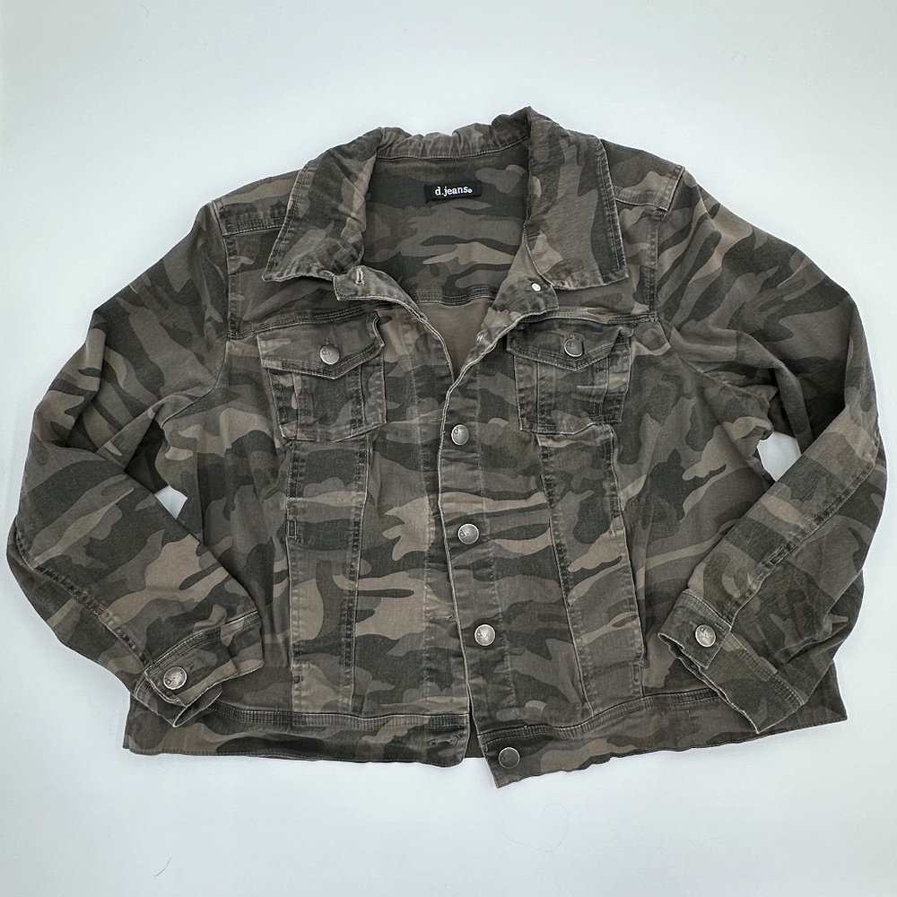 d. jeans Women's Size 1X Green Camo Jacket Plus Size Button Up Jean Jacket
